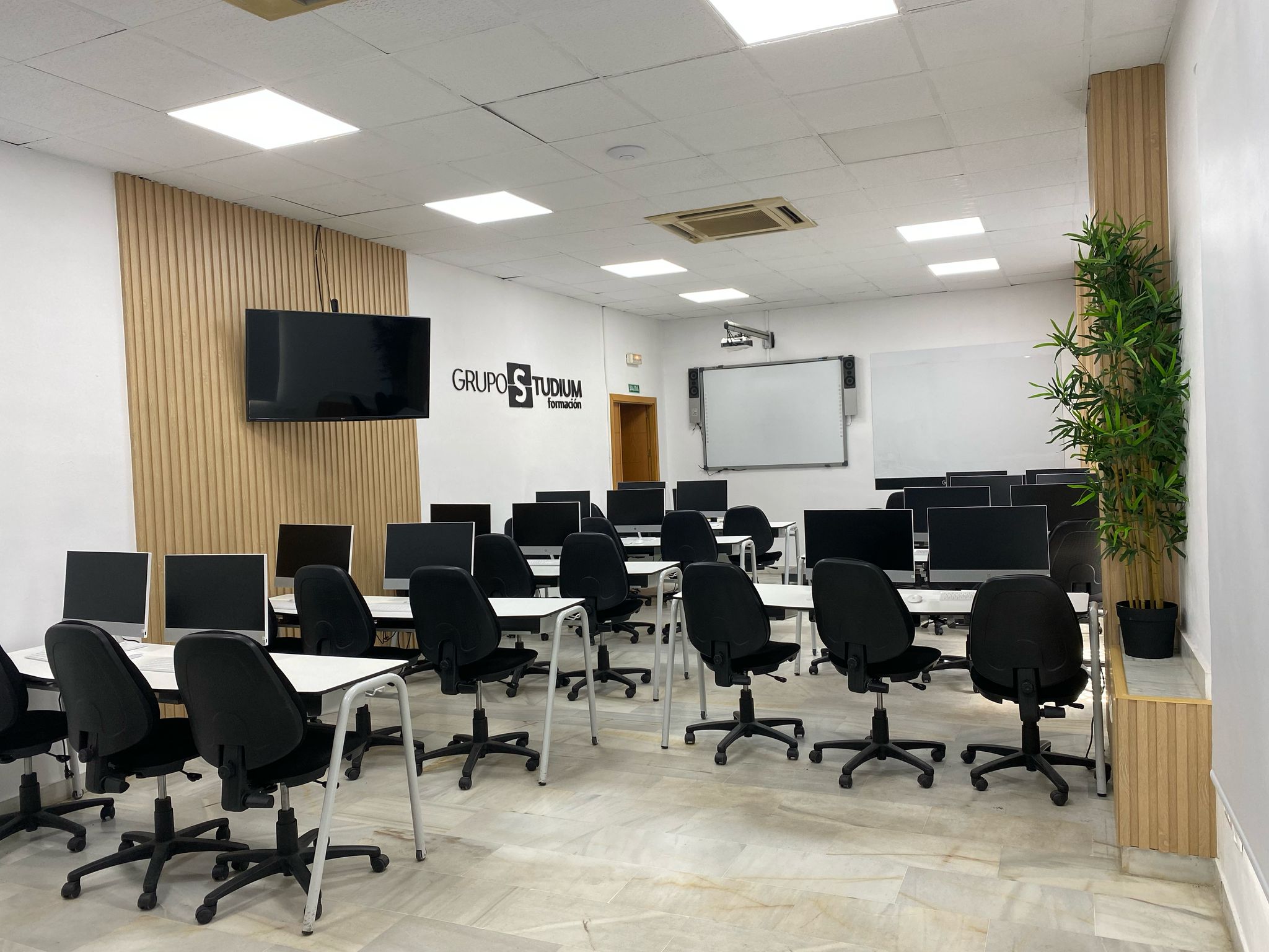 Aula equipada de Grupo Studium Spaces
